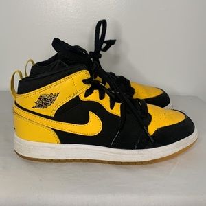 Air Jordan Retro 1 Size 2Y  KEA